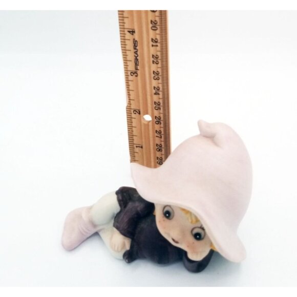 Homco Pixie Elf Figurine With Pink Hat Boots Lying Down Vintage 2.5 Inches 5213 - Picture 2 of 10